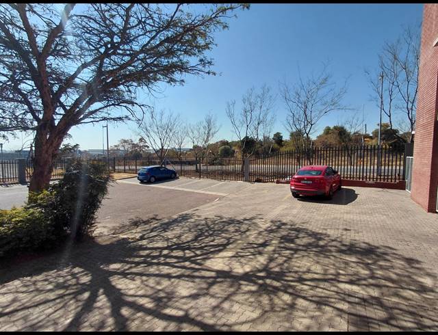 183M² OFFICE TO LET IN MIDRIDGE PARK